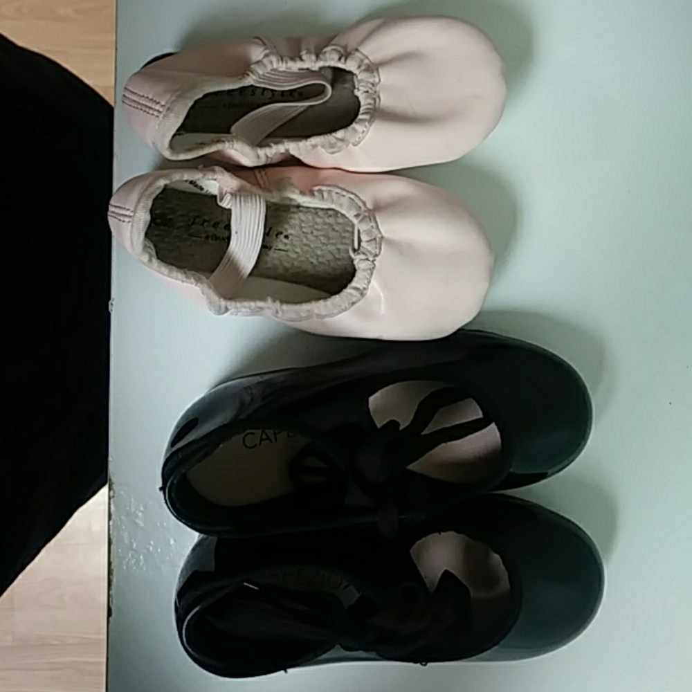EUC Little girls size 8 tap (no ballet shoes)